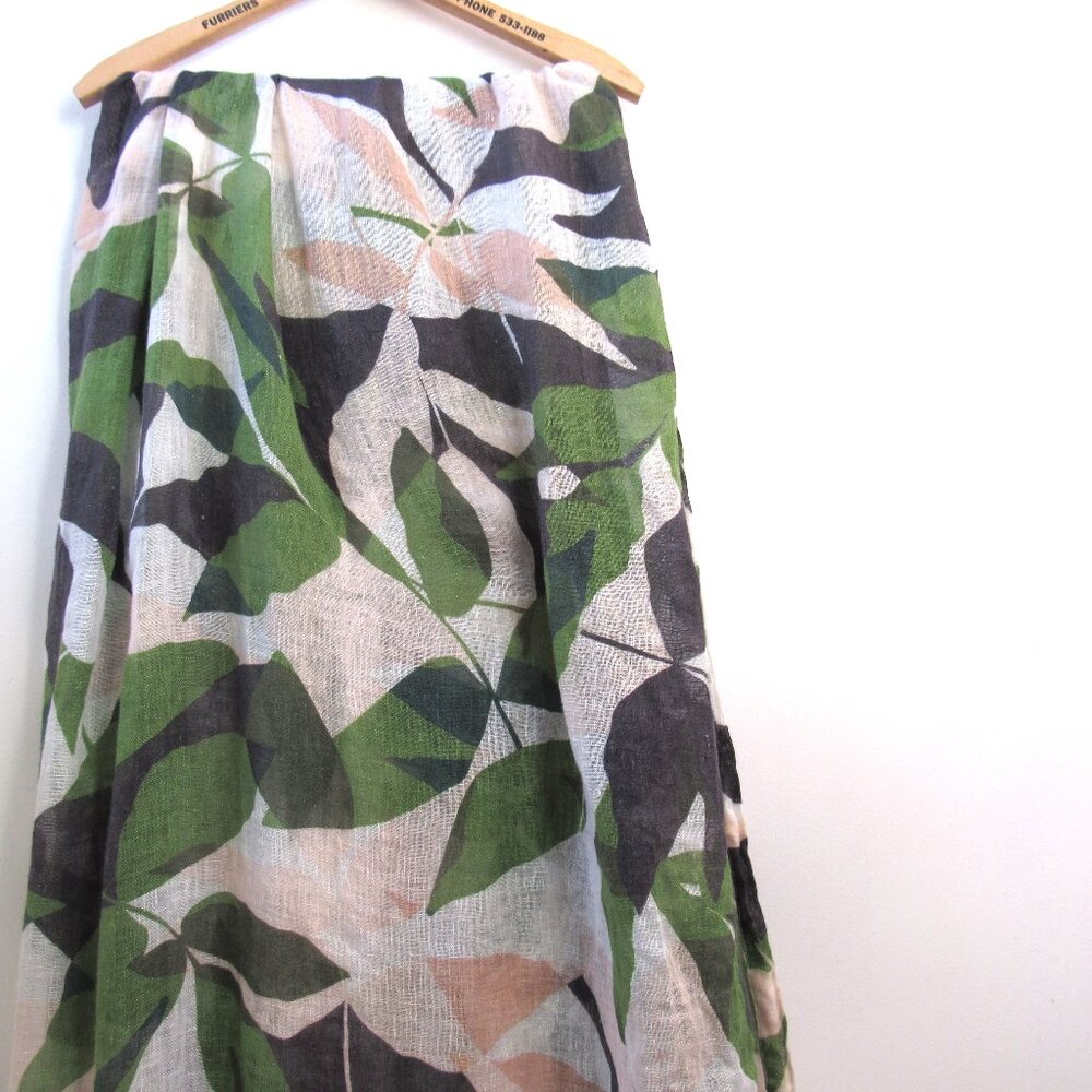 Crate & Barrel Large Pure Linen Tablecloth